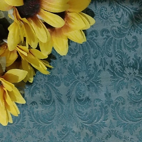 Tablecloth & 6 napkins approx 56x80 - Picture 4 of 6